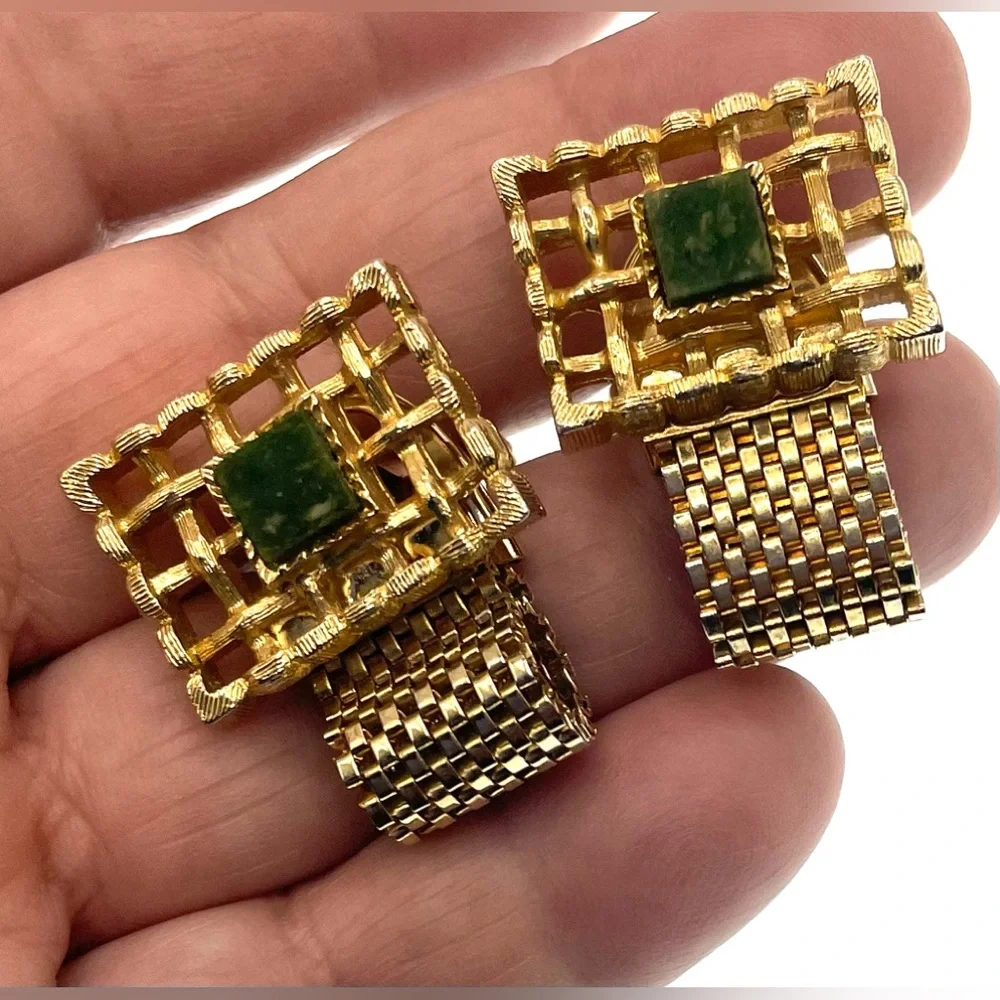 Vintage Gold Tone Lattice Mesh Wrap Around Mesh CuffLinks with Green Stone